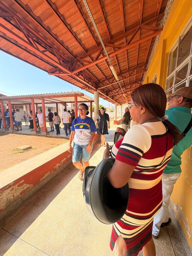 Votação começa em Serra Talhada com tranquilidade, mas muitas filas 1 Votação começa em Serra Talhada com tranquilidade, mas muitas filas
