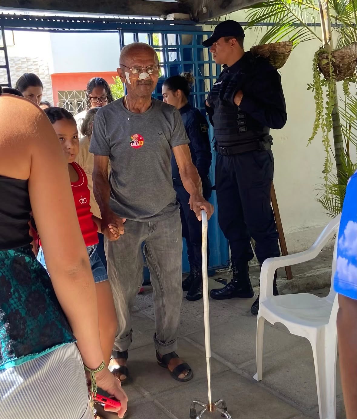Idosos vão às urnas em Serra Talhada e dão exemplo de amor à democracia 1 Idosos vão às urnas em Serra Talhada e dão exemplo de amor à democracia