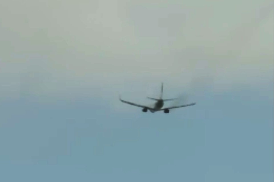 Turbina de avião pega fogo após decolagem no Recife 1 Turbina de avião pega fogo após decolagem no Recife