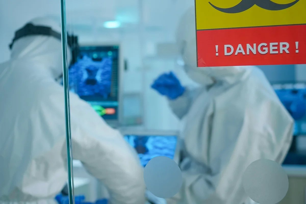Cientista morre com infecção desconhecida e laboratório entra em quarentena 1 Cientista morre com infecção desconhecida e laboratório entra em quarentena